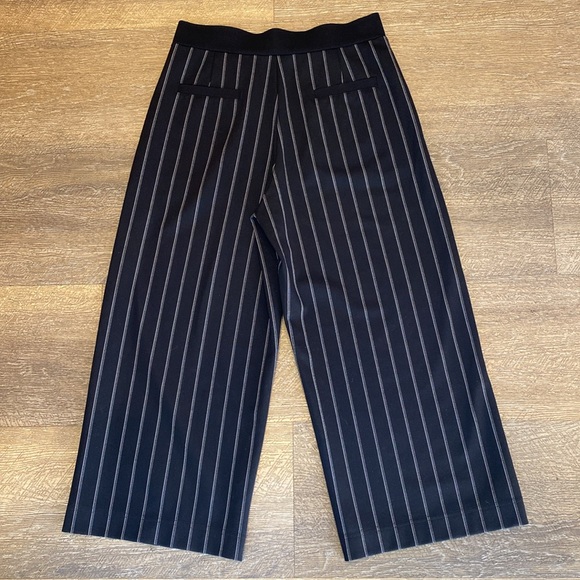 Chic & Comfort Wide Leg Stretch High Rise Crop Stripe Pants in Black & White S/M - Picture 6 of 6